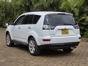 Mitsubishi Outlander 2011 White