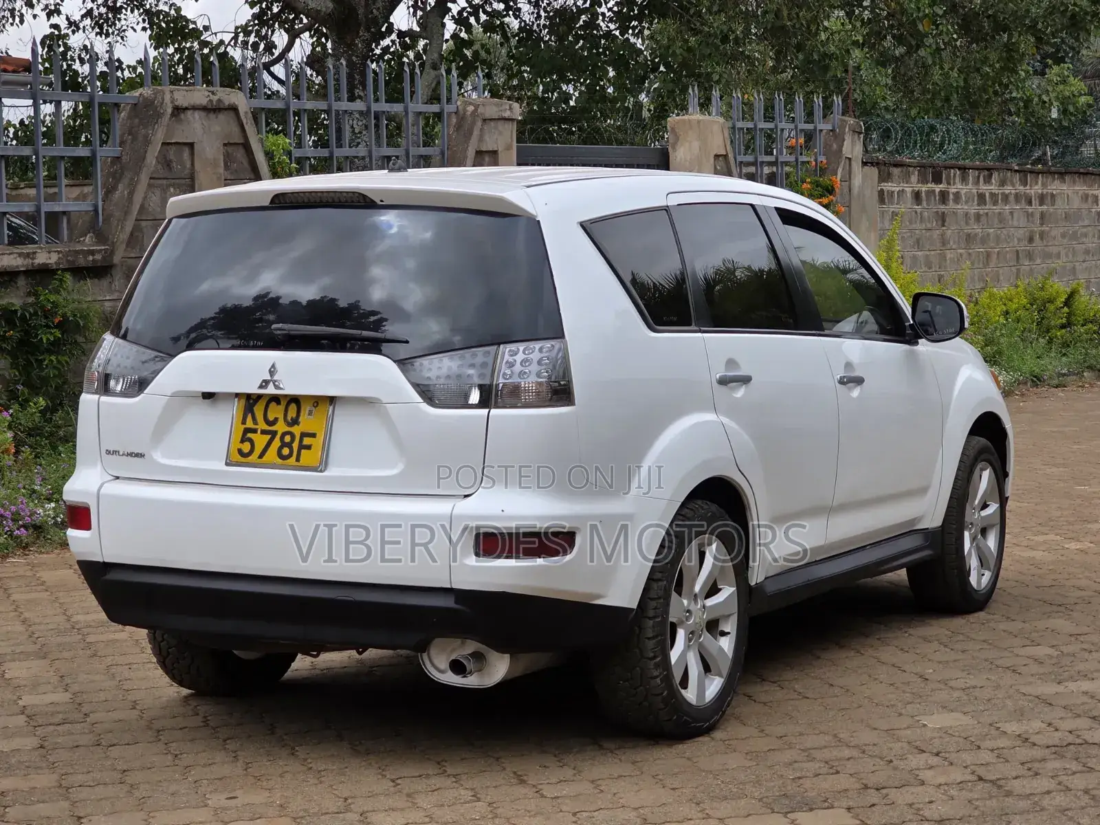 Mitsubishi Outlander 2011 White