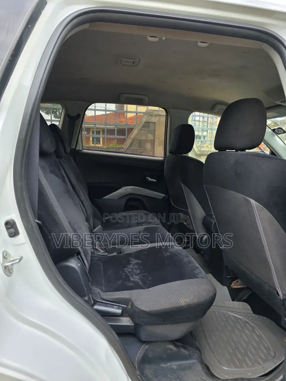 Mitsubishi Outlander 2011 White