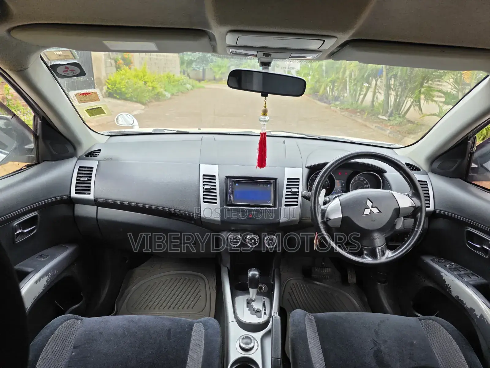 Mitsubishi Outlander 2011 White