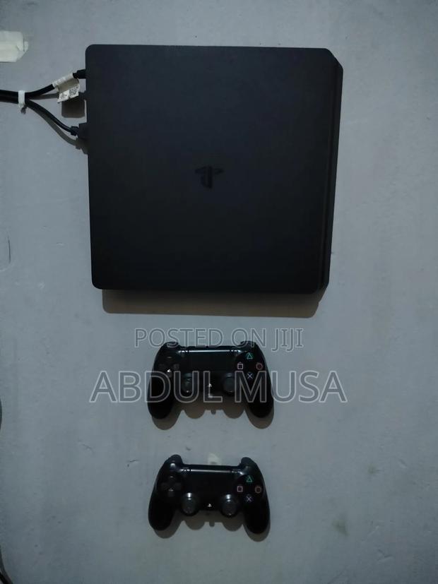 Playstation 4 Slim - thumbnail 2