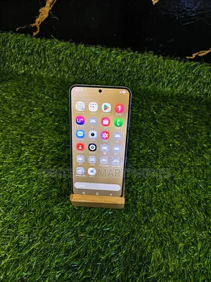 New Samsung Galaxy S24 256 GB Gold