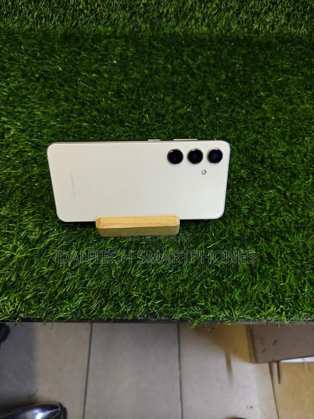 New Samsung Galaxy S24 256 GB Gold - thumbnail 4