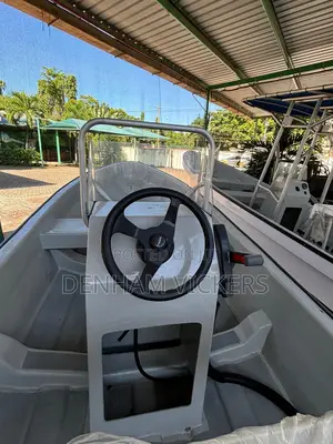 19' Centre Console Dinghy