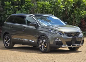 Peugeot 5008 2019 Green