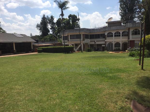 Commercial Property With Service Charge Included in Hill View