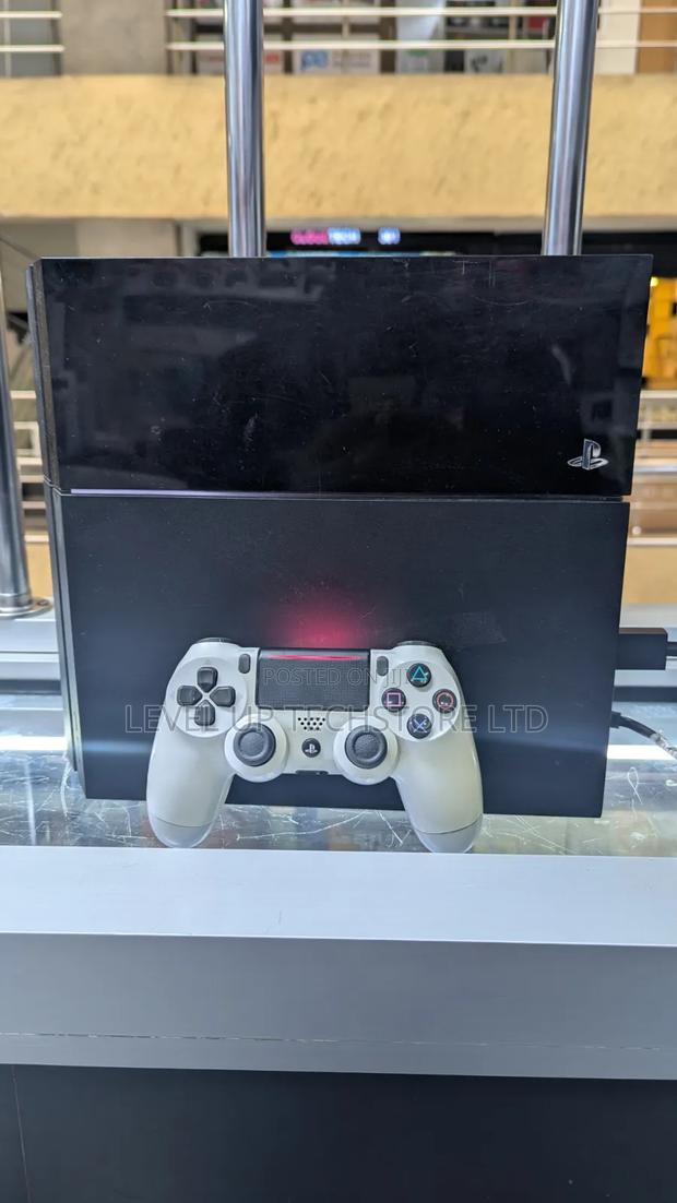 Sony Playstation 4 Standard 500gb(Ex-Uk) 9 Offline Games + 1 Pad