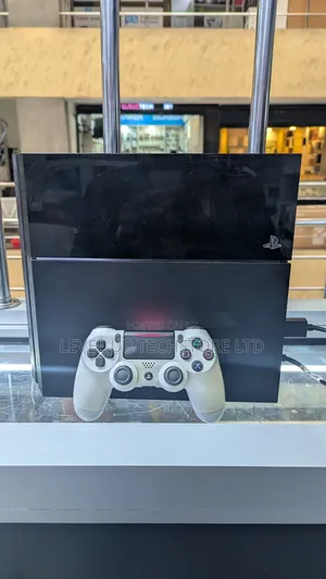 Sony Playstation 4 Standard 500gb(Ex-Uk) 9 Offline Games + 1 Pad