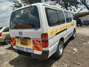Toyota HiAce 2006 White