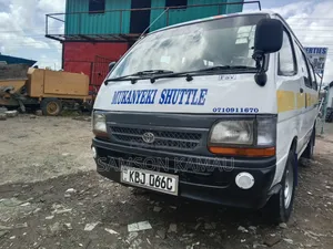Toyota HiAce 2006 White