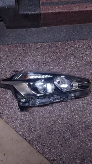 Headlight Toyota Sienta Koito 52-282