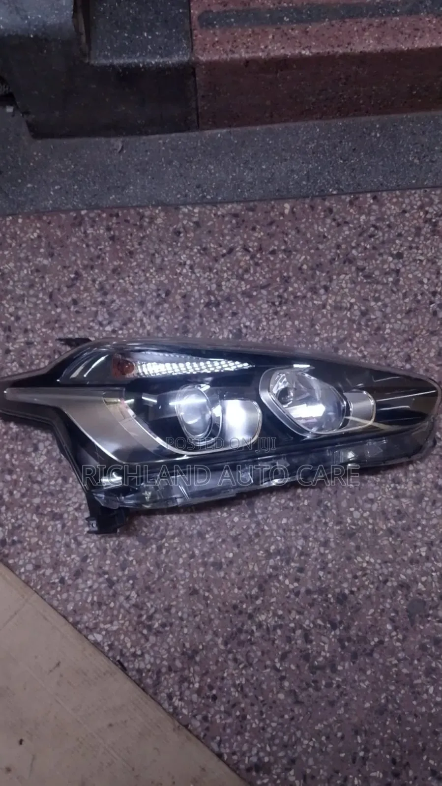 Headlight Toyota Sienta Koito 52-282
