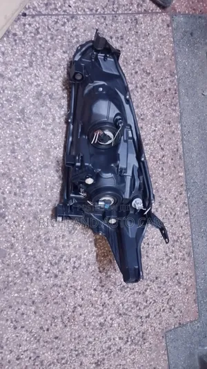 Headlight Toyota Sienta Koito 52-282