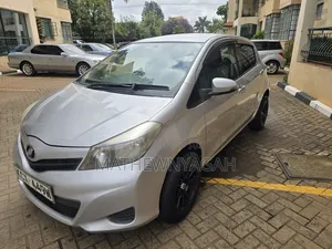 Toyota Vitz 2012 Silver