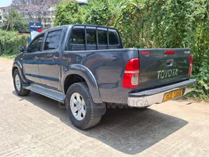 Toyota Hilux 2014 Gray