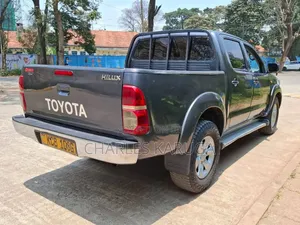 Toyota Hilux 2014 Gray