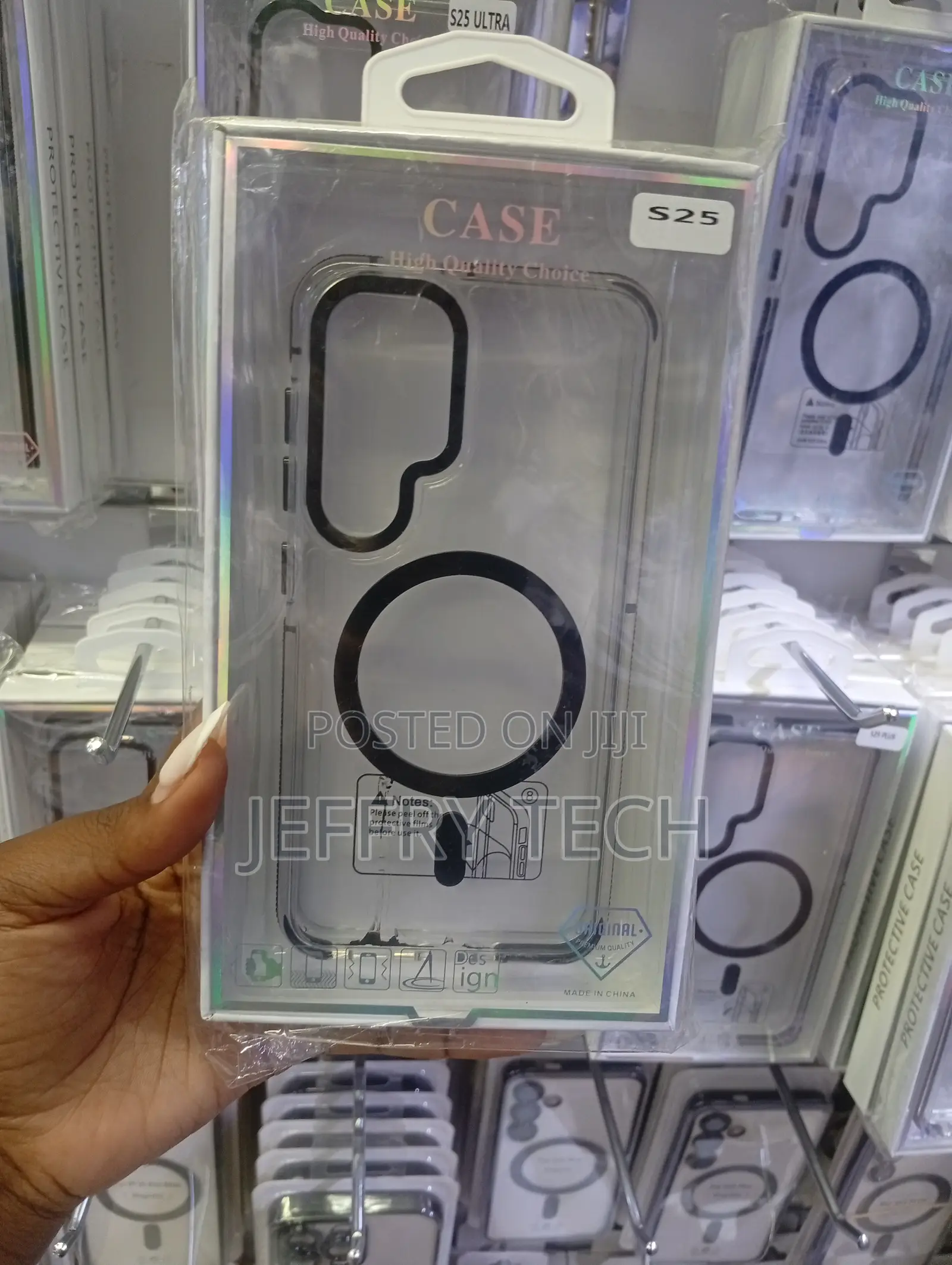 Samsung Galaxy S25 Ultra, Featuring Built-in Magnetic Charging Case