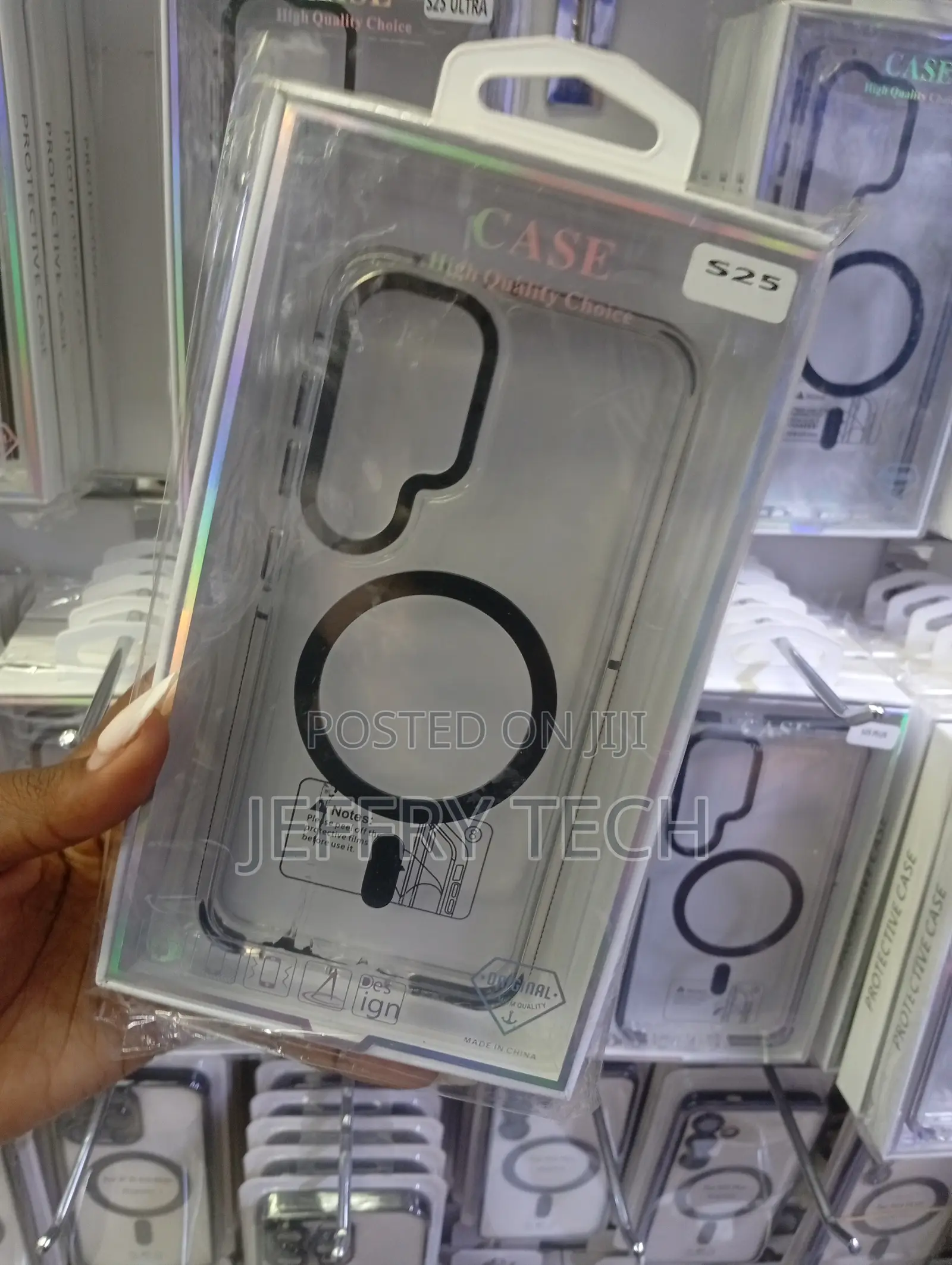 Samsung Galaxy S25 Ultra, Featuring Built-in Magnetic Charging Case