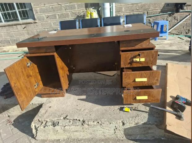 Modern 1.4m Wooden Executive Office Desk With Lockable Storage
