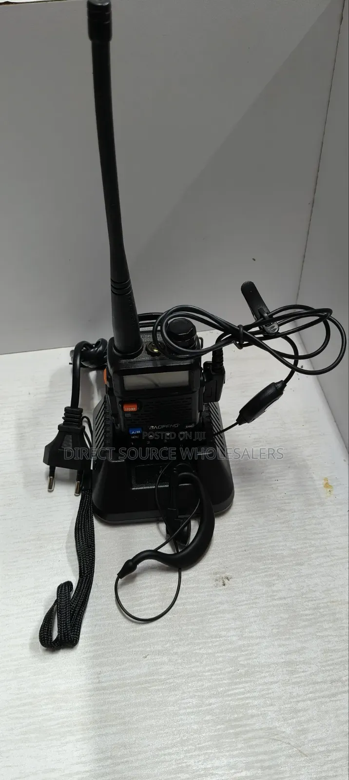 Baofeng Uv-5r Walkie Talkie With Long Range and Clear Sound. Dual Band