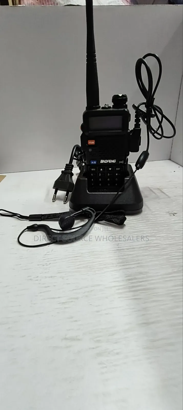 Baofeng Uv-5r Walkie Talkie With Long Range and Clear Sound. Dual Band
