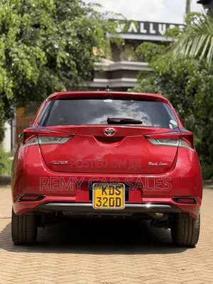 Toyota Auris 2017 Red