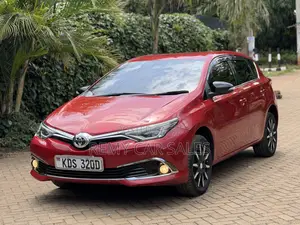Toyota Auris 2017 Red