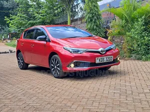 Toyota Auris 2017 Red