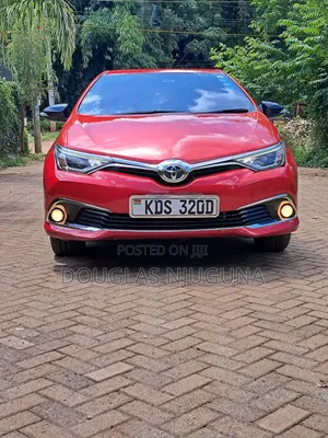 Toyota Auris 2017 Red