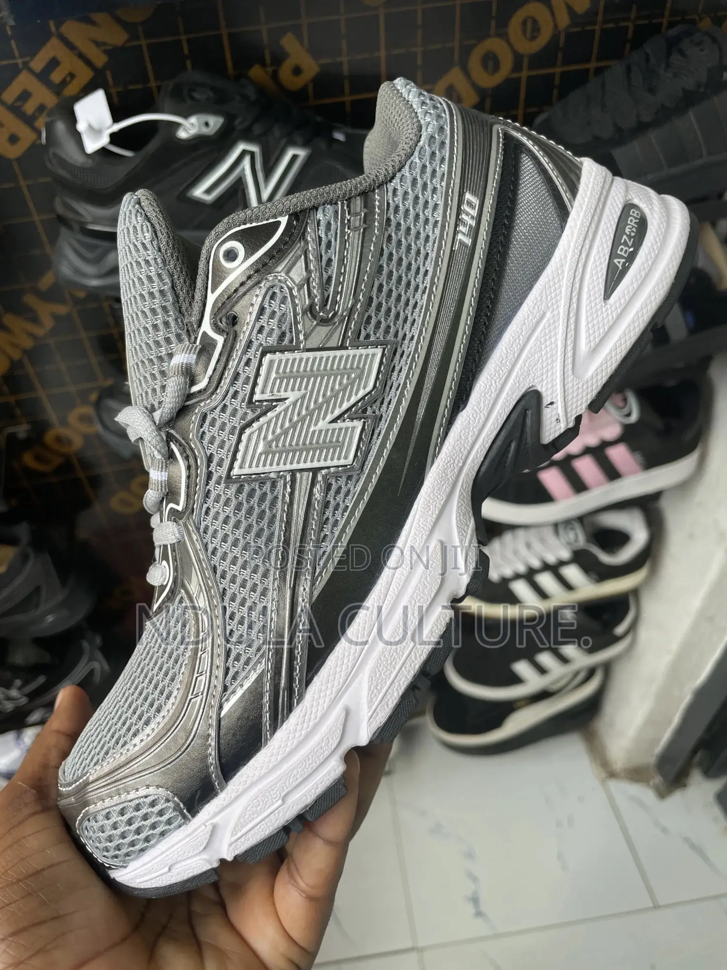 New Balance 740