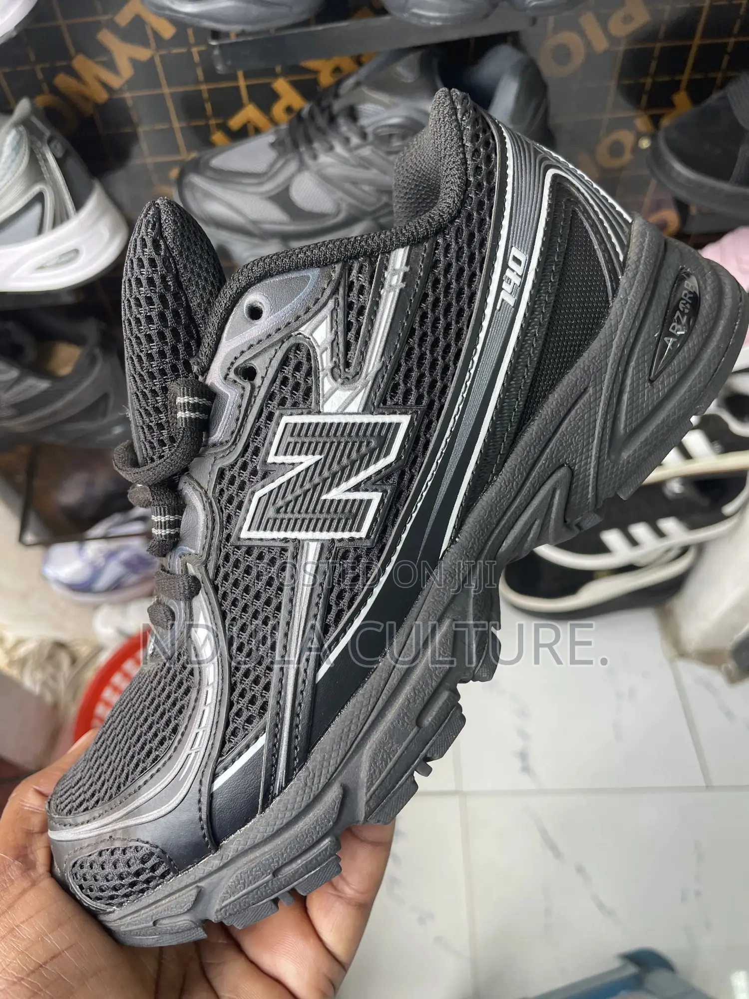 New Balance 740
