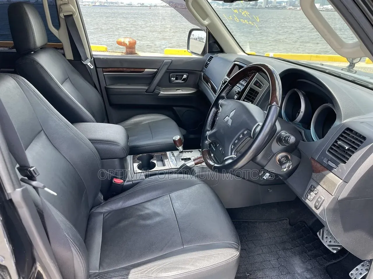 Mitsubishi Pajero V80 3.2 DI-D 2016 Black