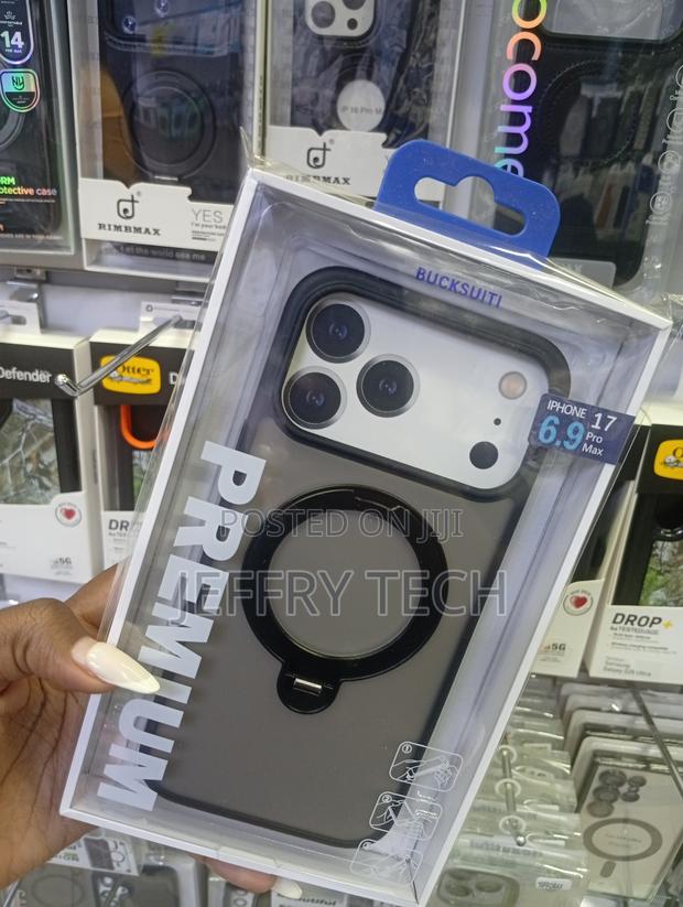 iPhone 17 Pro Max Smoke-Translucent Back and a Distinctive Black Case - thumbnail 2