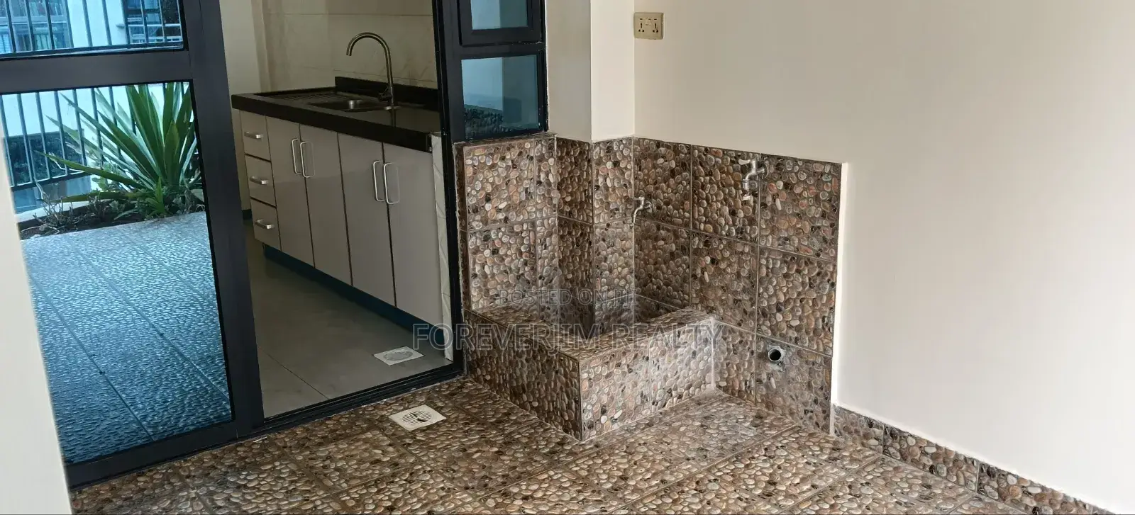 2bdrm Apartment in Adams Arcade, Hurlingham for rent