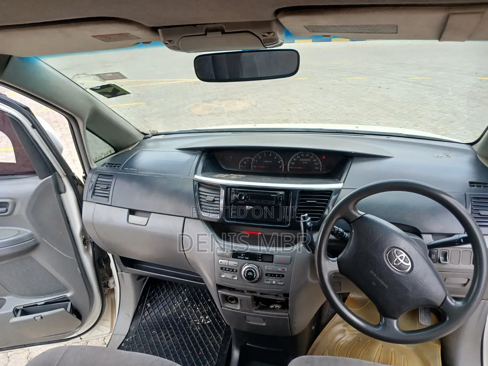 Toyota Voxy 2006 White