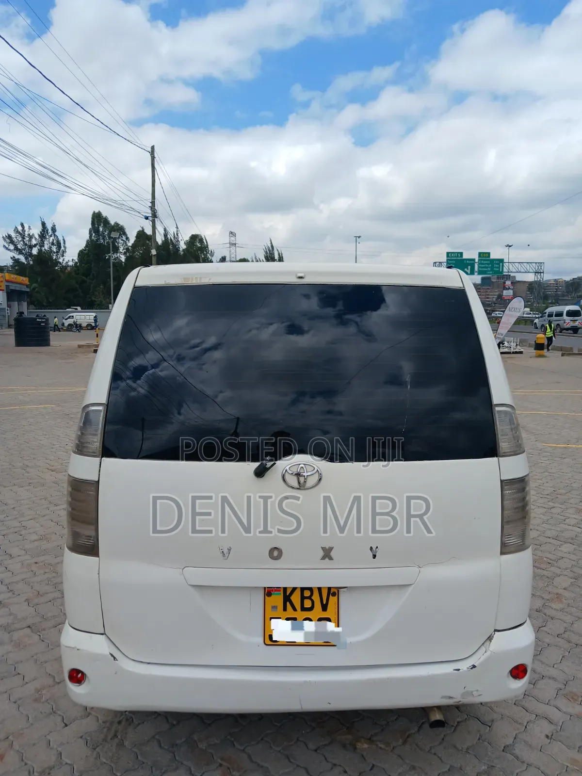 Toyota Voxy 2006 White