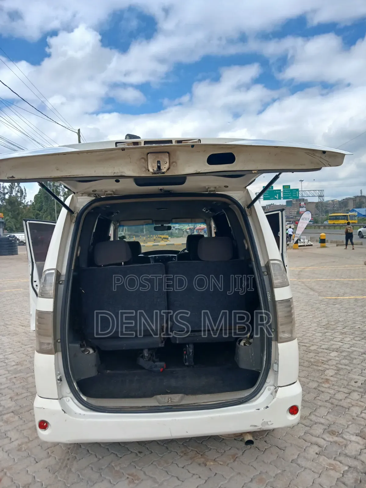 Toyota Voxy 2006 White