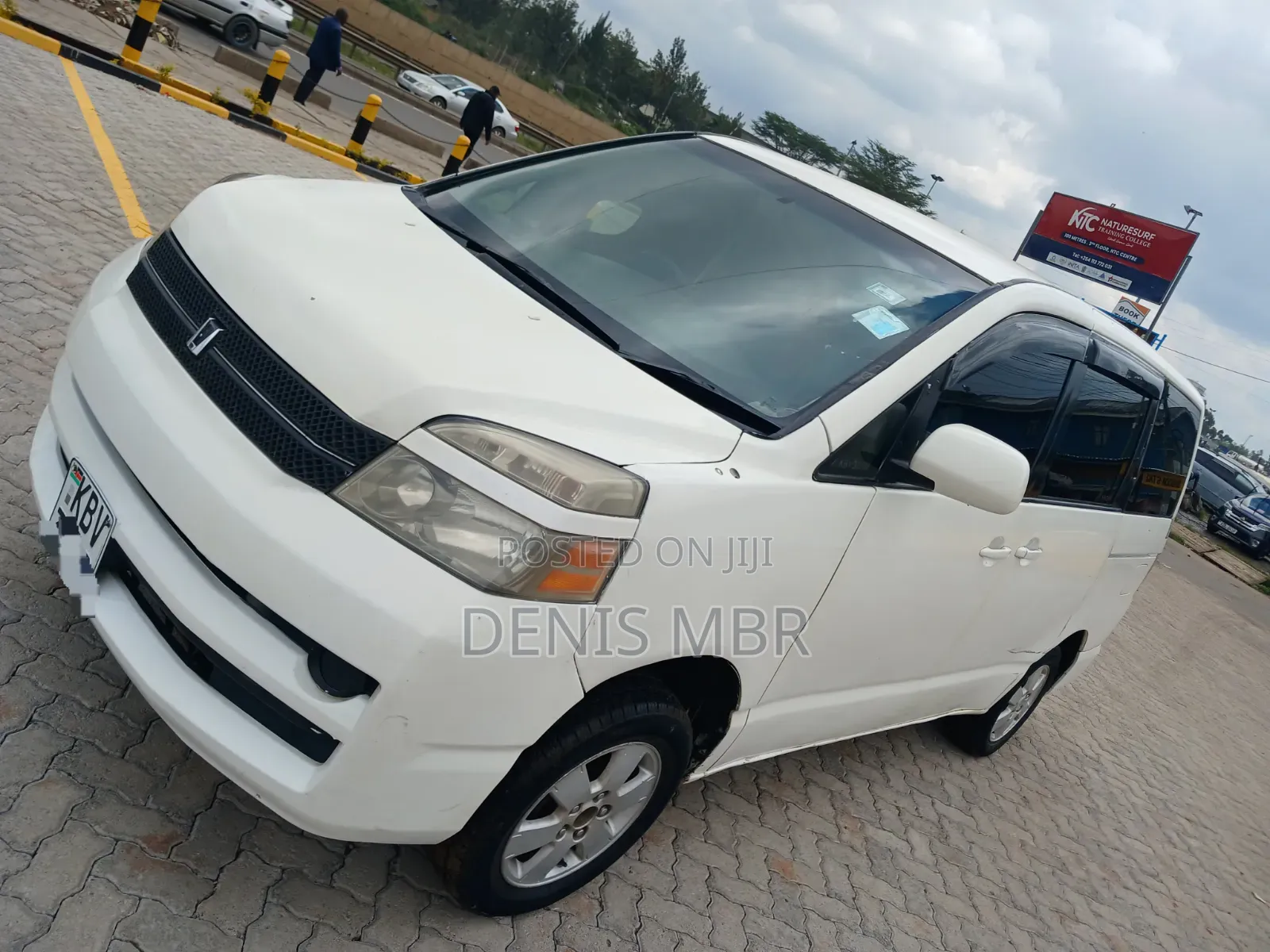 Toyota Voxy 2006 White