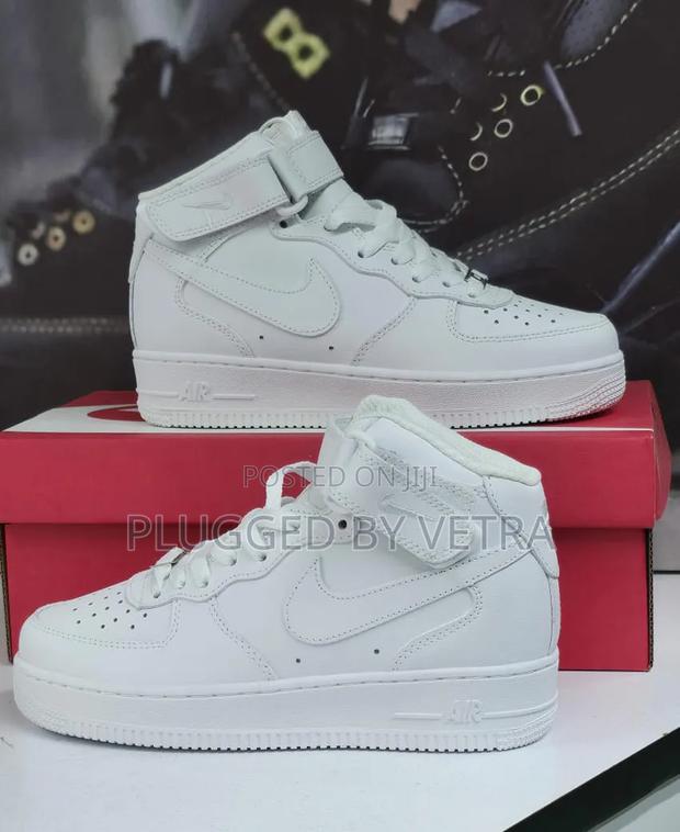 Airforce 1 High/Boot 'Tripple White' in Colour.