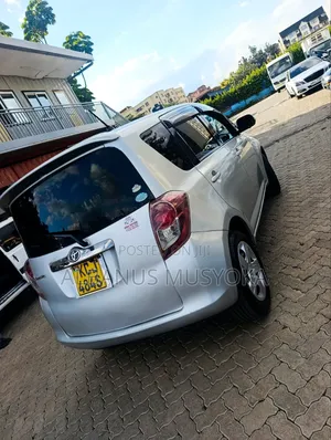 Toyota Ractis 2009 Silver