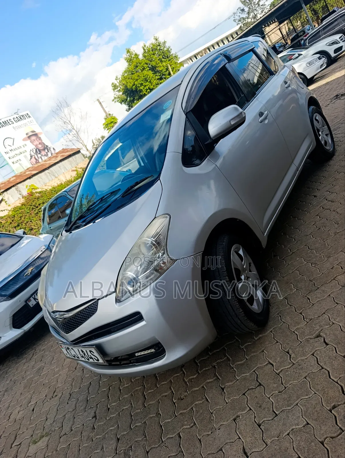 Toyota Ractis 2009 Silver