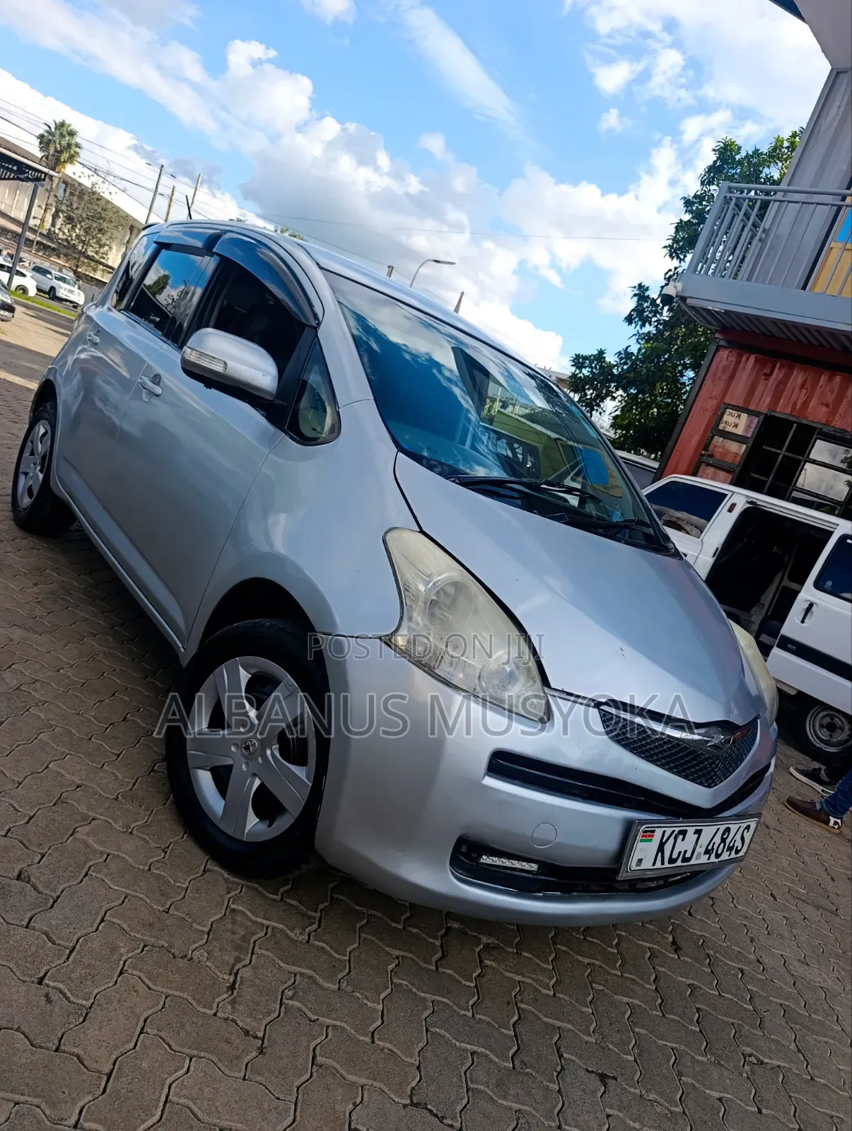 Toyota Ractis 2009 Silver