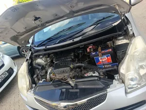 Toyota Ractis 2009 Silver