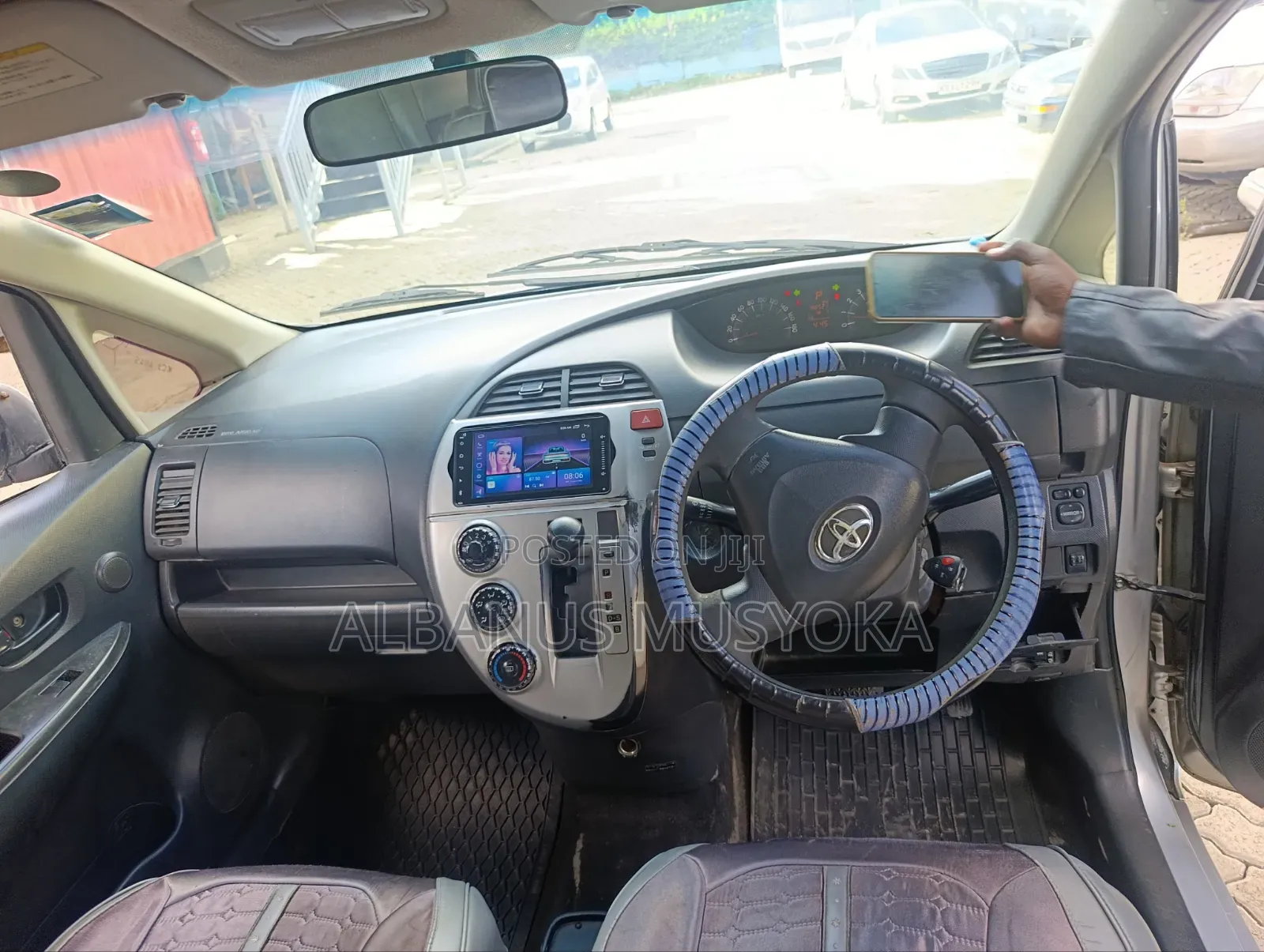 Toyota Ractis 2009 Silver