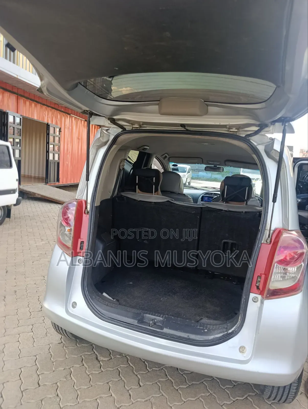 Toyota Ractis 2009 Silver