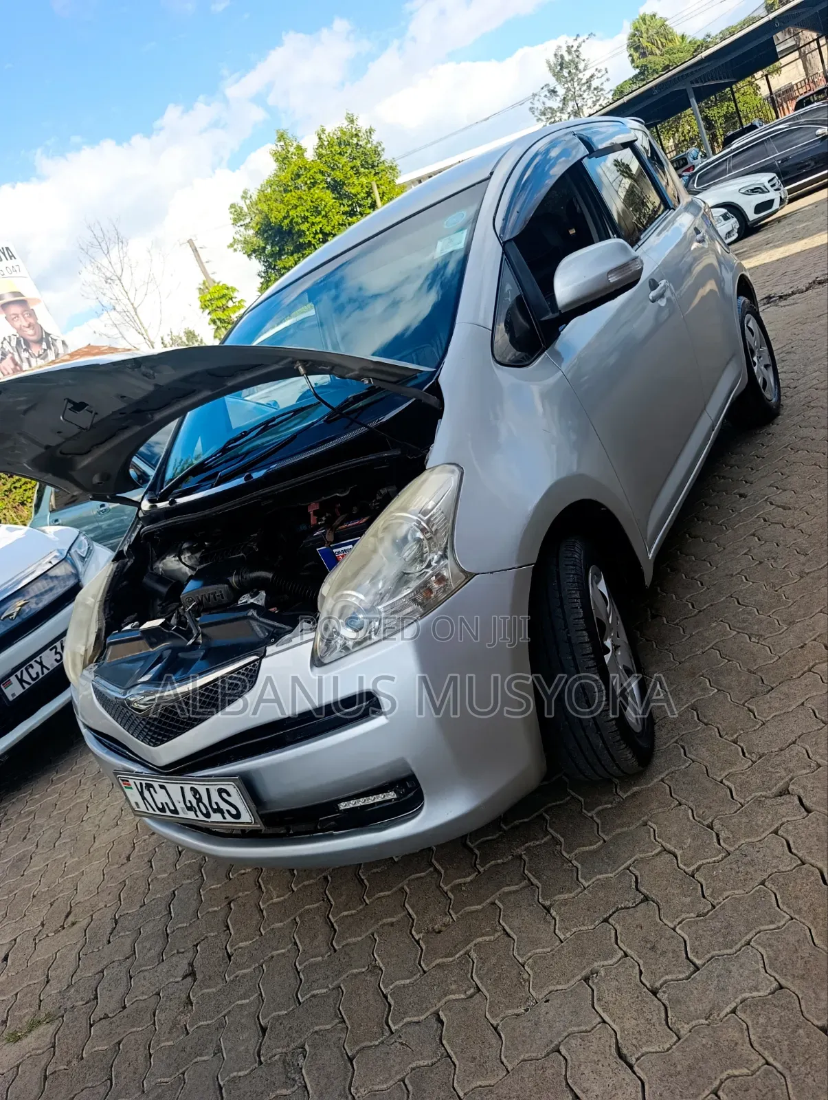 Toyota Ractis 2009 Silver
