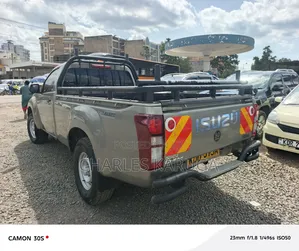 Isuzu D-MAX 2021 Silver