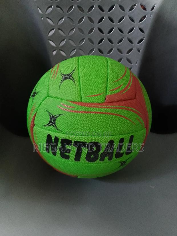Netball Size 5 /Gilbert Netball