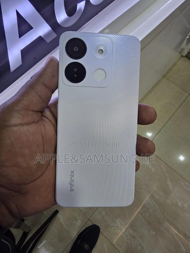 Infinix Smart 7 HD 64 GB White
