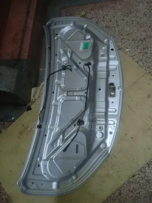 Bonnet Nissan Nv200